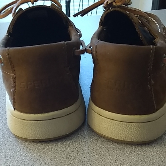 Sperry boat shoes. - Picture 3 of 8